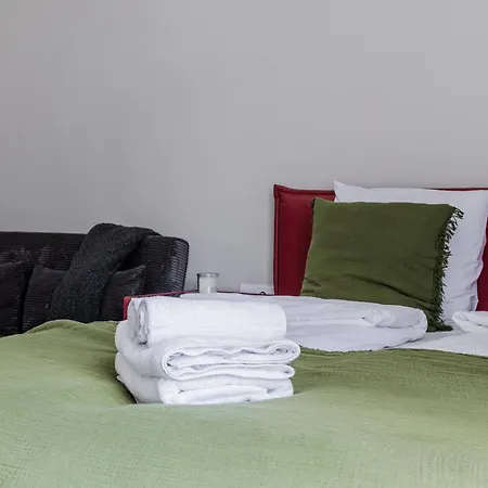 Flat In The Quiet Centre, Sleeps 6