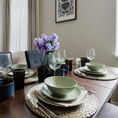 Flat In The Quiet Centre, Sleeps 6