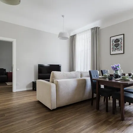 Flat In The Quiet Centre, Sleeps 6 Appartement