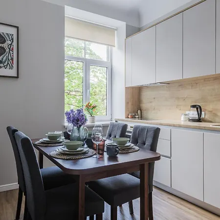 Flat In The Quiet Centre, Sleeps 6 Appartement *